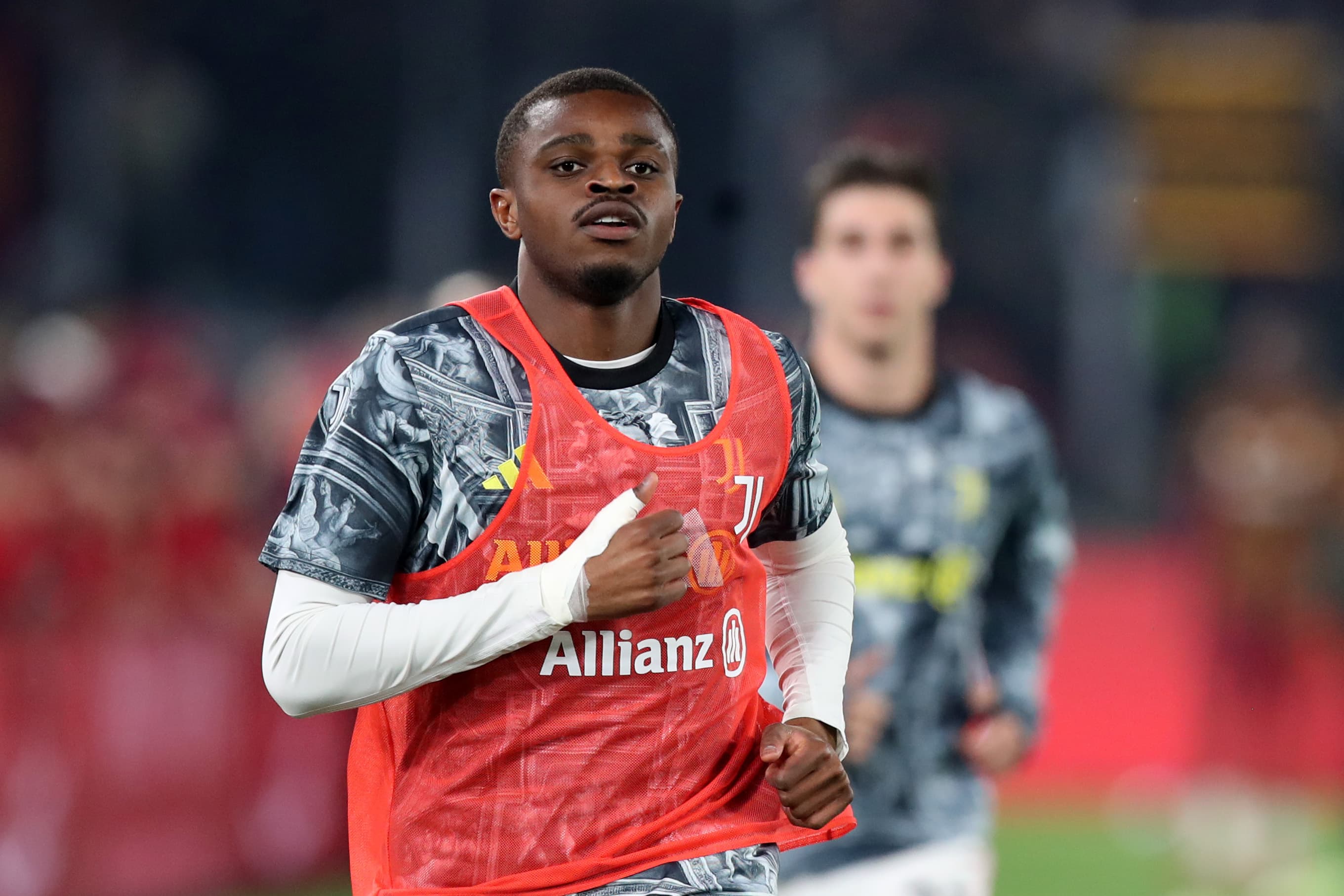 Juventus Staving Off Manchester United to Key Defender