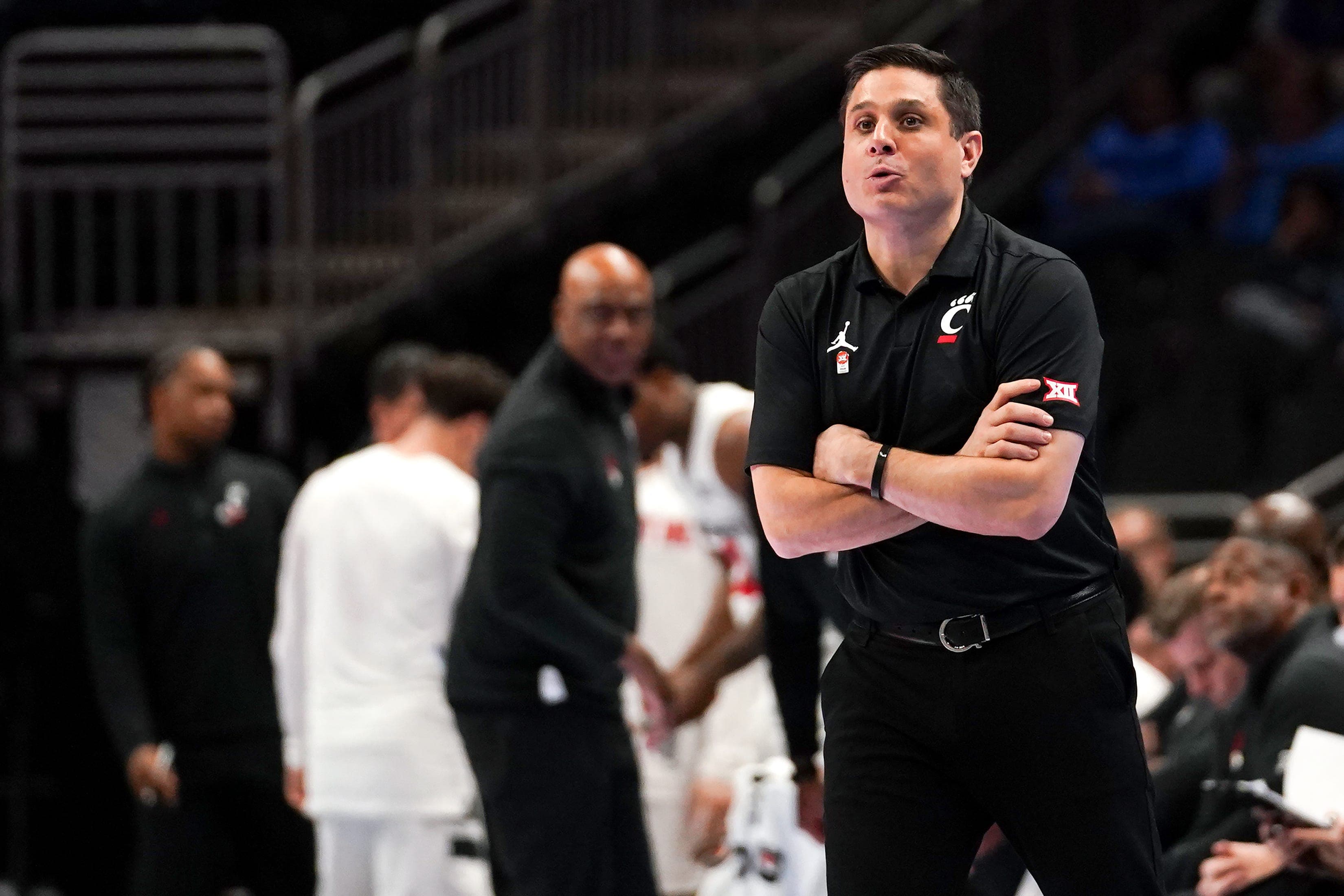 Cincinnati Bearcats announce separation agreement with Wes Miller