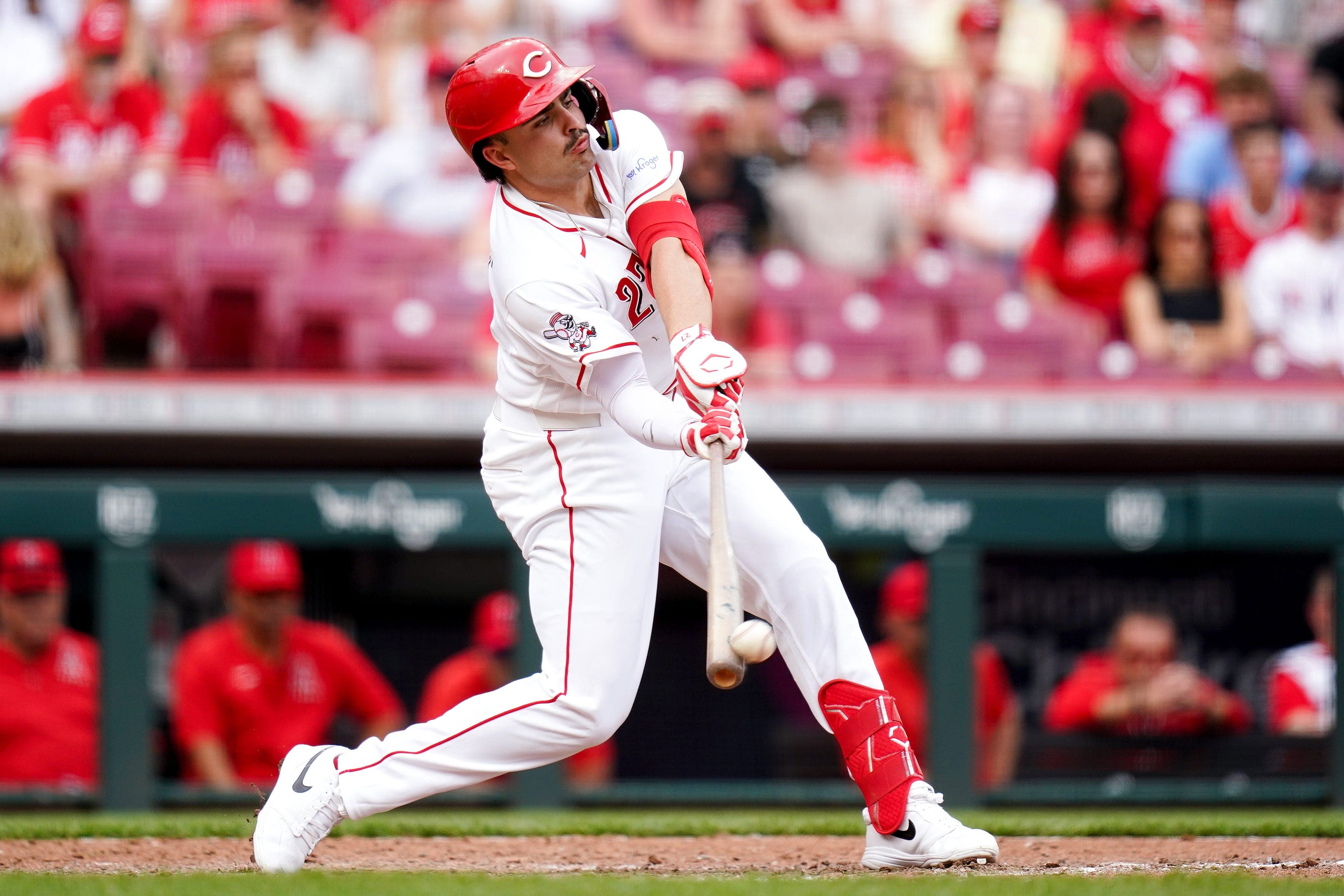 'This is what he does.' Barry Larkin reacts to Sal Stewart's 6th HR