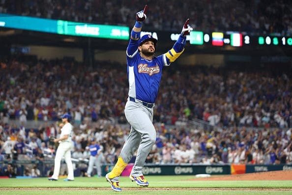 Eugenio Suárez's grand slam seals Venezuela's WBC triumph!