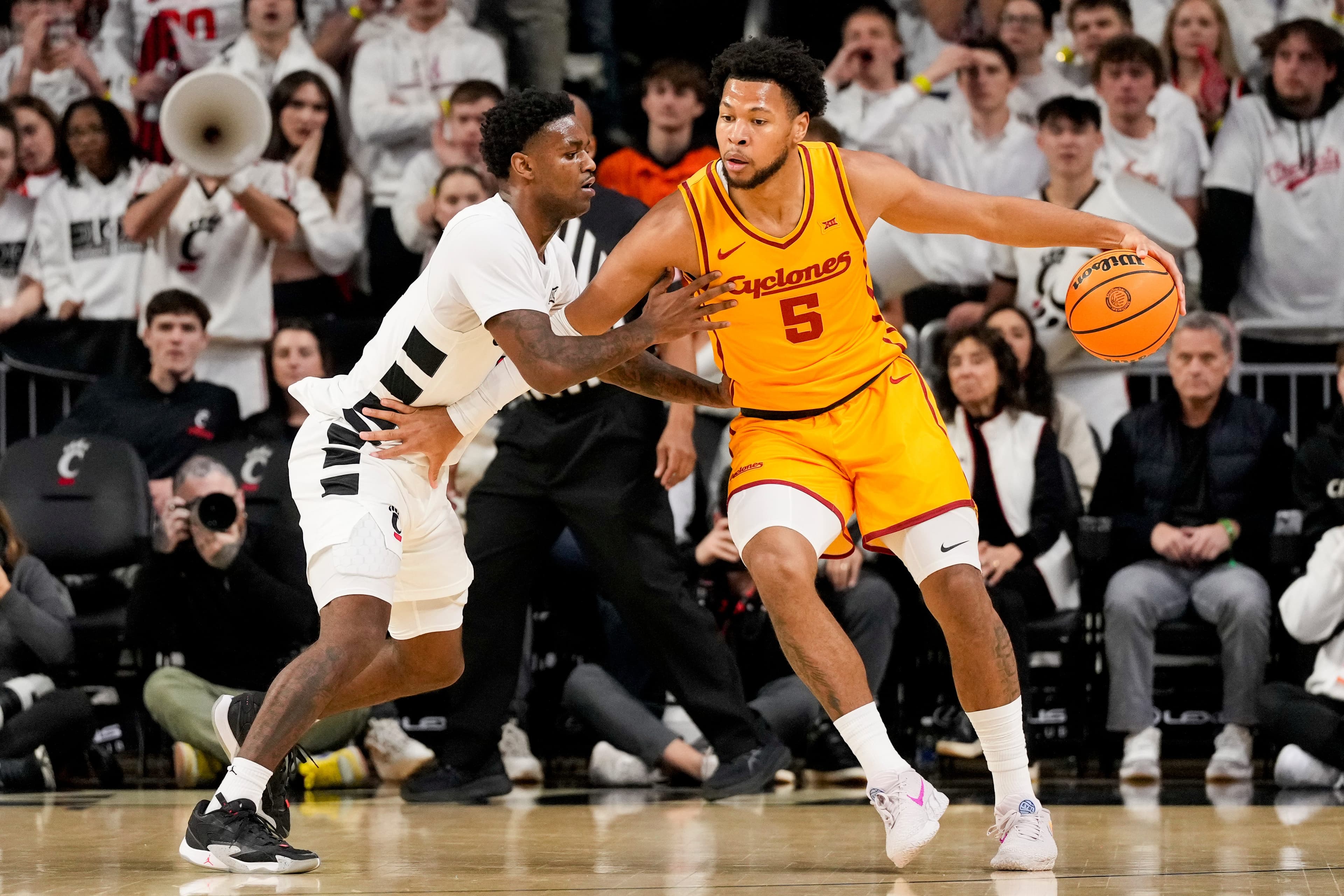 Joshua Jefferson injured in Iowa State win, status vs Kentucky unknown