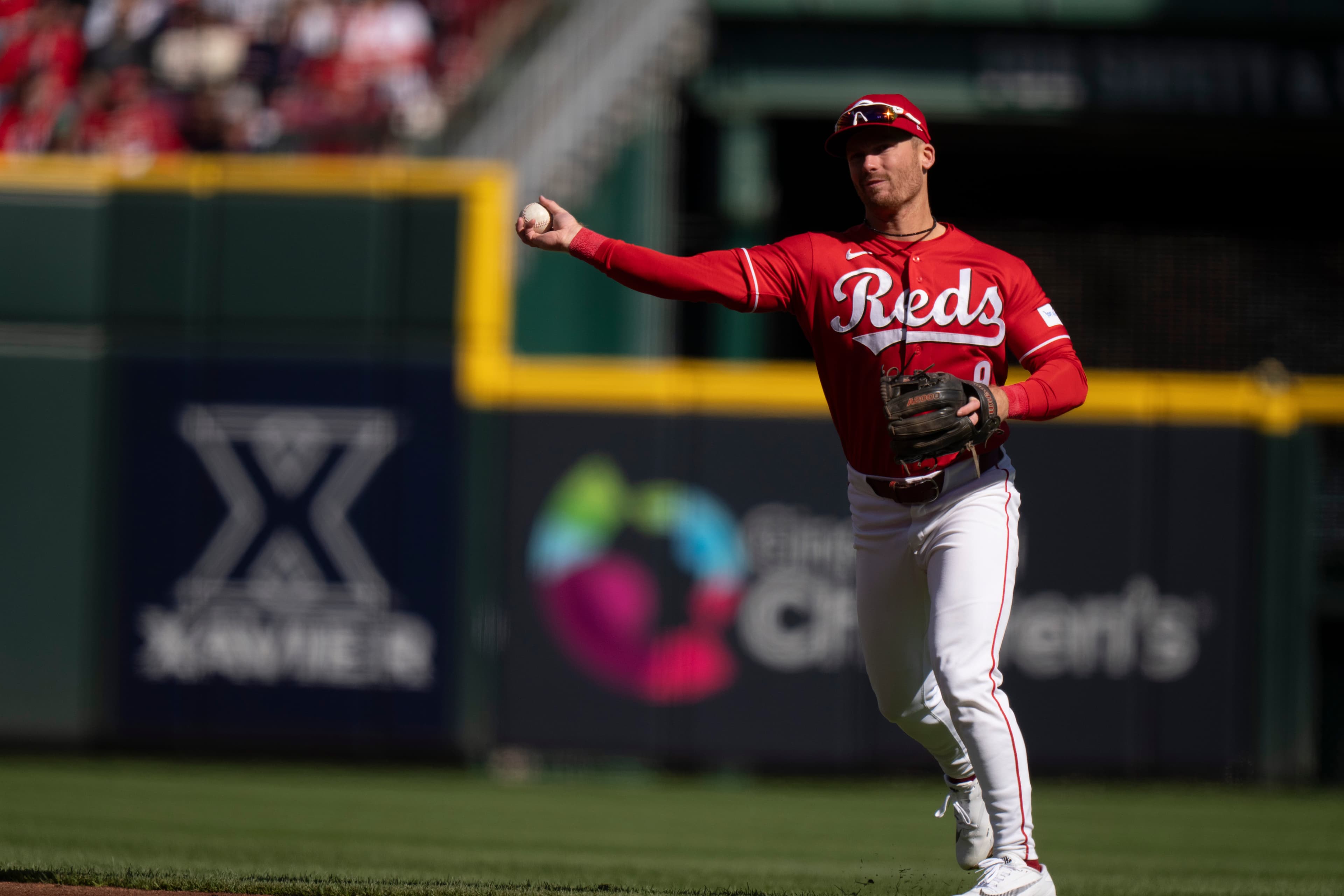 Reds' 2nd chance at MLB history didn't last long, but no glove lost