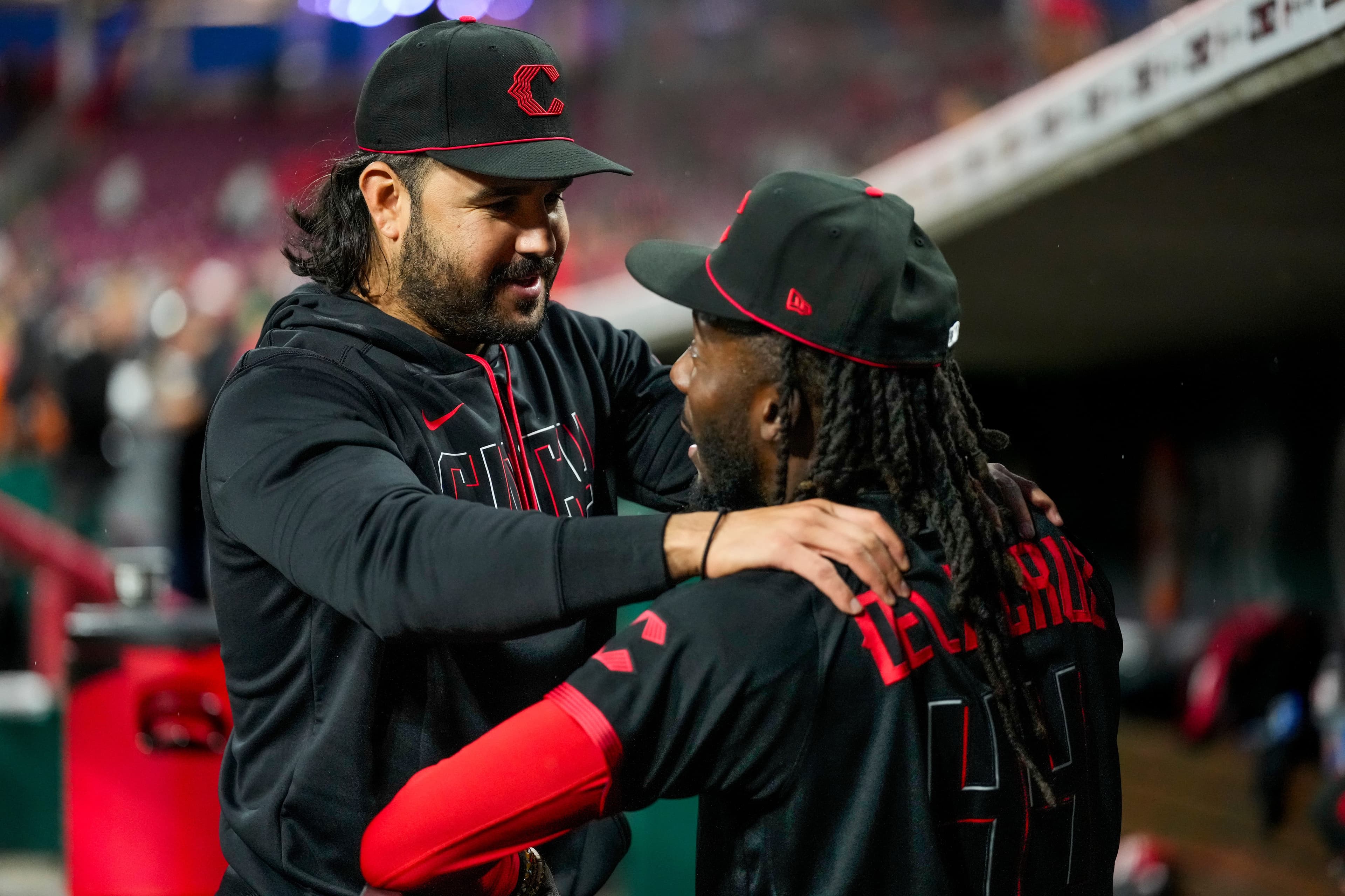 Eugenio Suárez is finally back for the Reds, but they fall in opener
