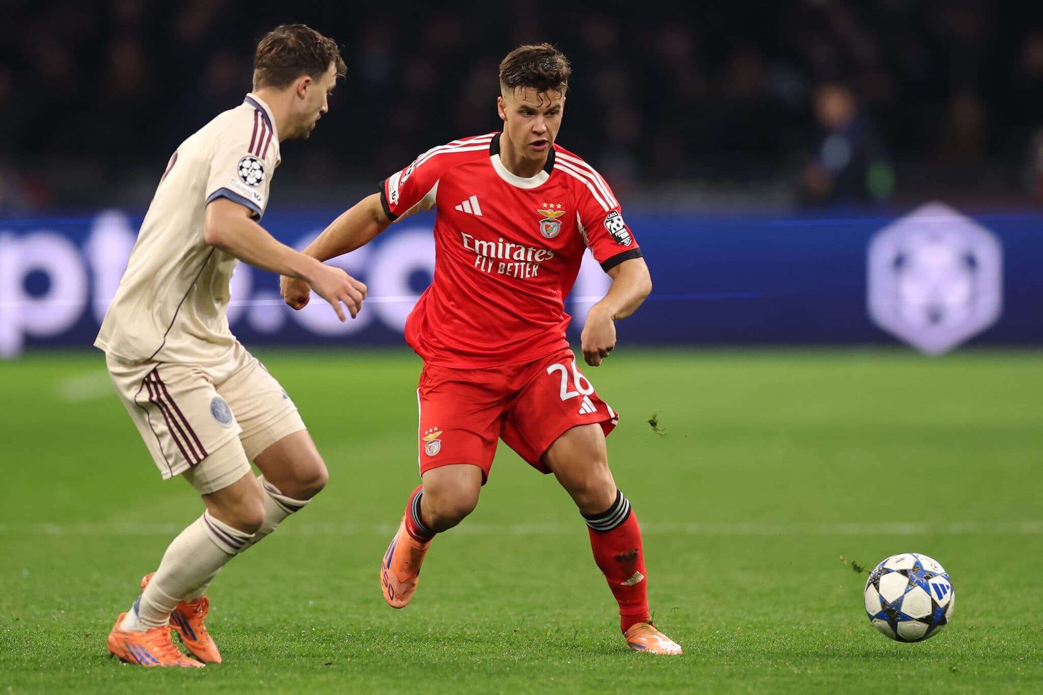 Manchester United set sights on Benfica left-back Dahl