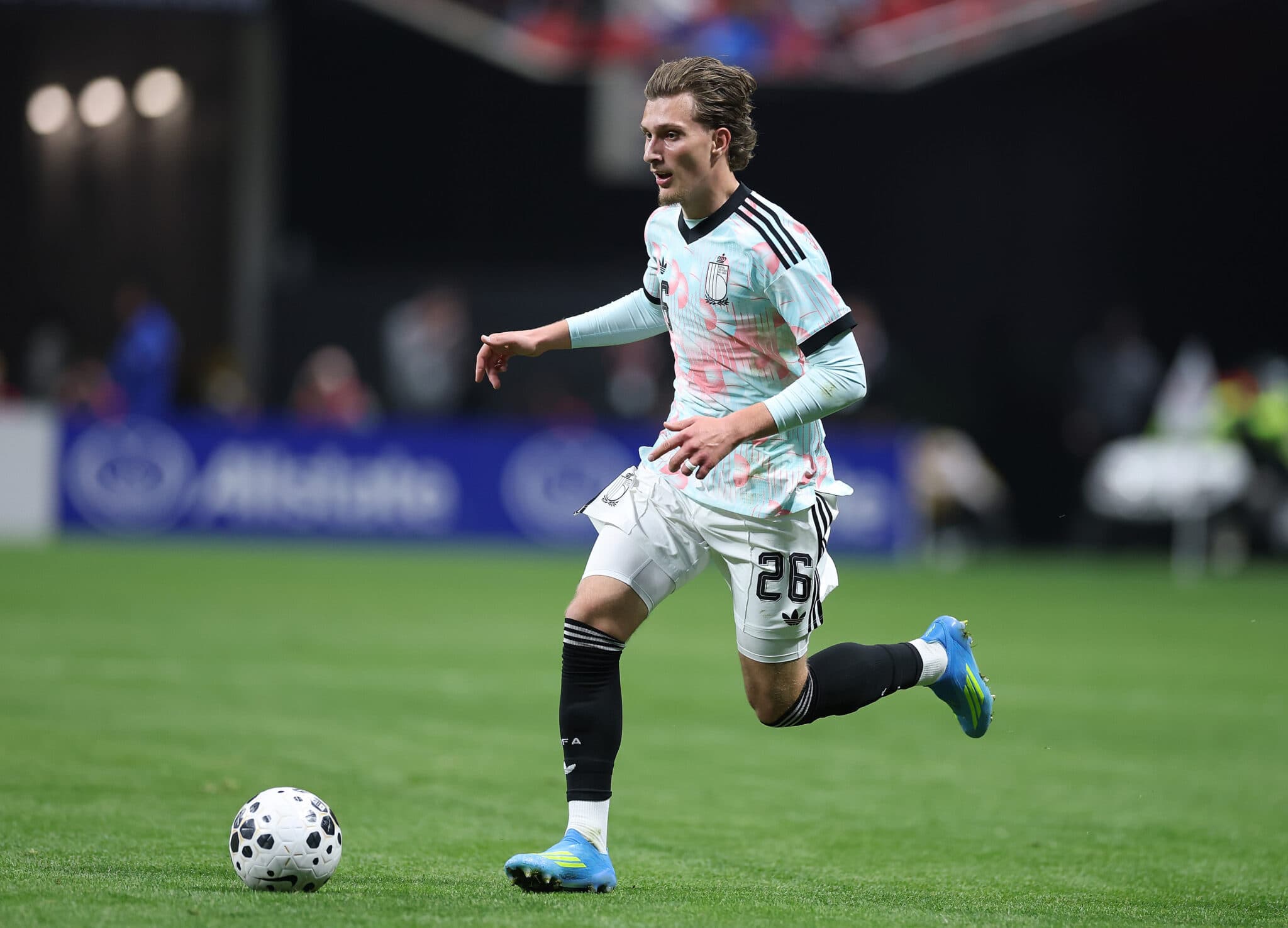 Man United target Godts scores sensational solo goal for Ajax