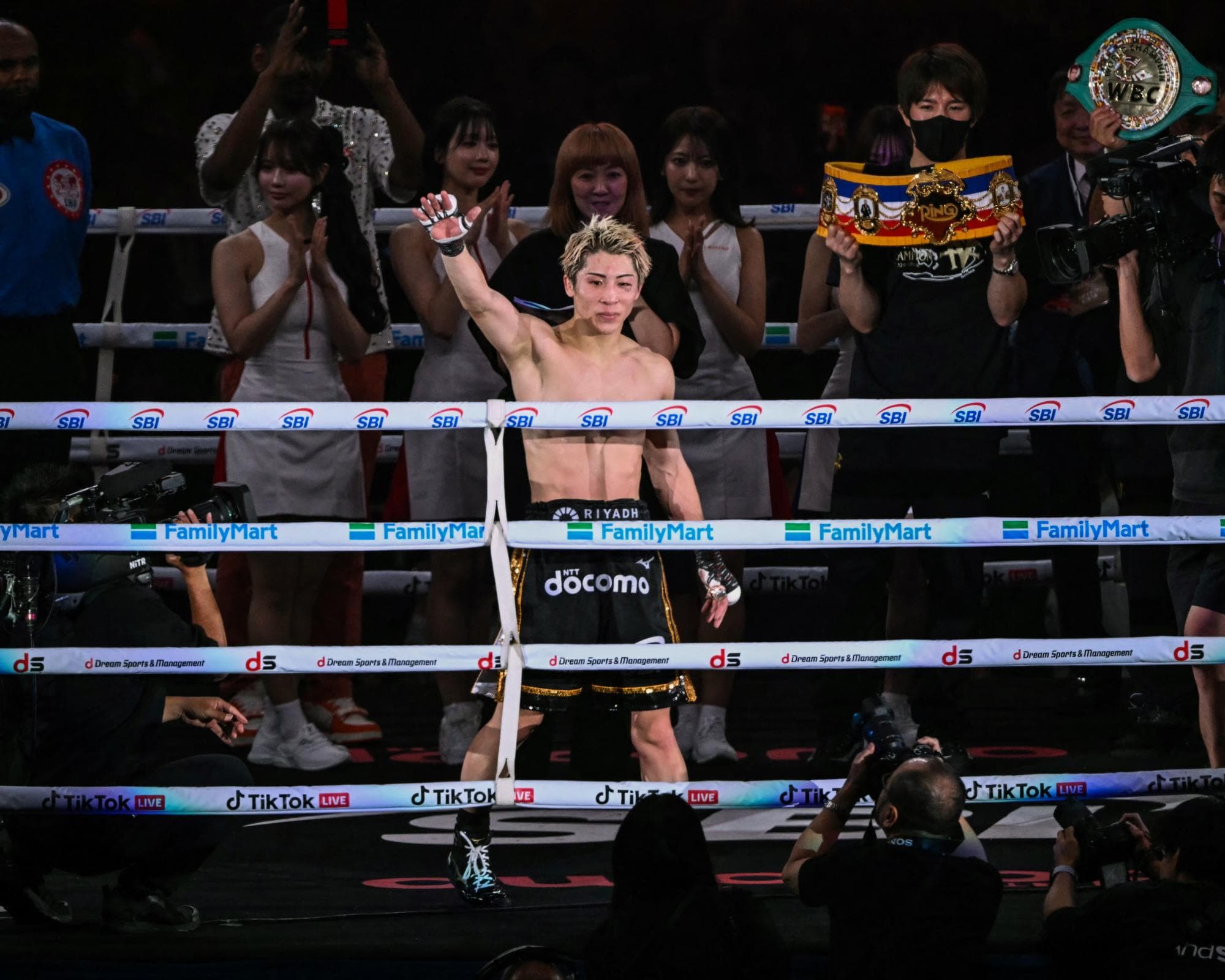 Naoya Inoue outshines Junto Nakatani in Tokyo showdown to keep super-bantamweight title