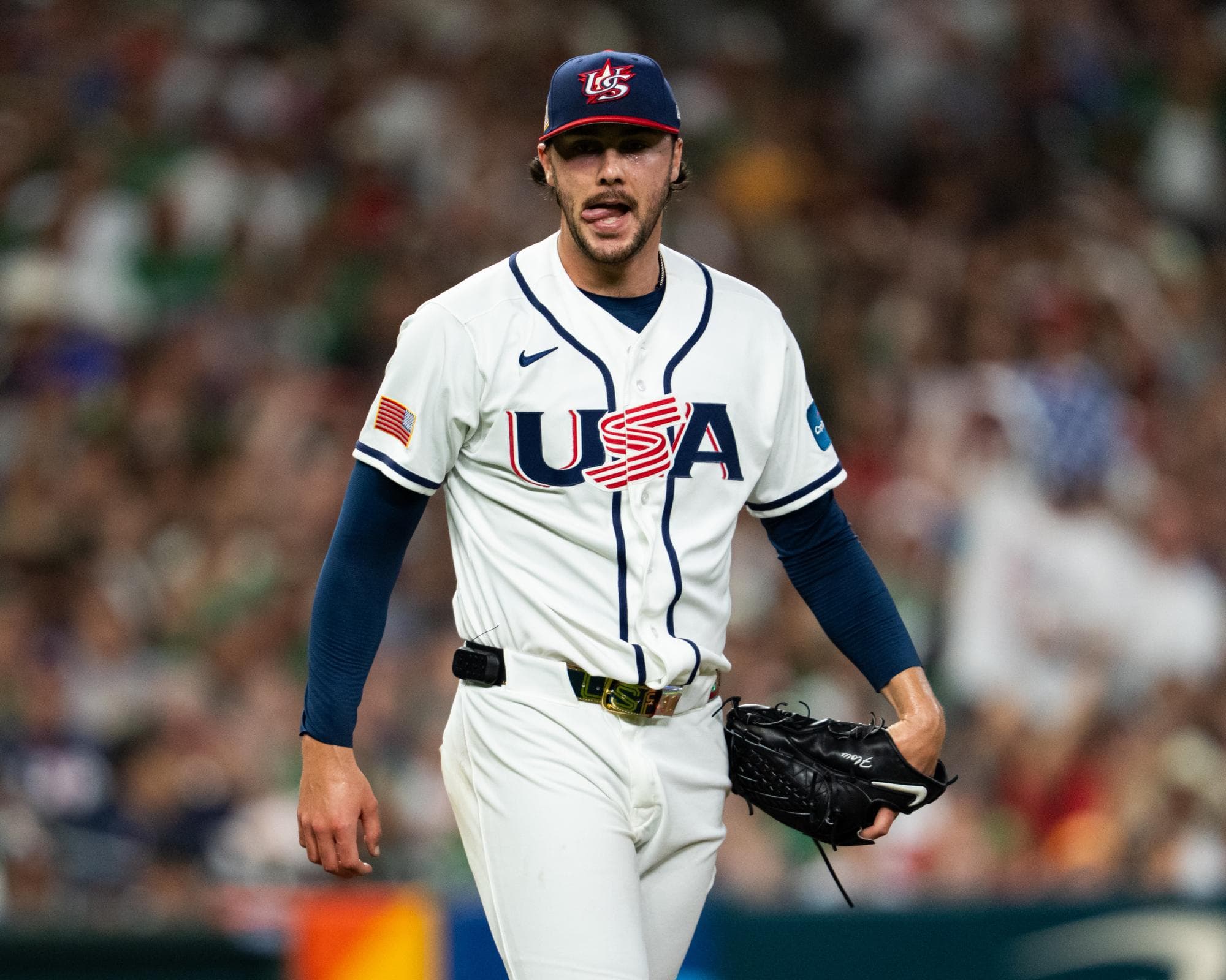 Gold Rush Hits Major Leaguers as Fans Honor Giants of the Game!