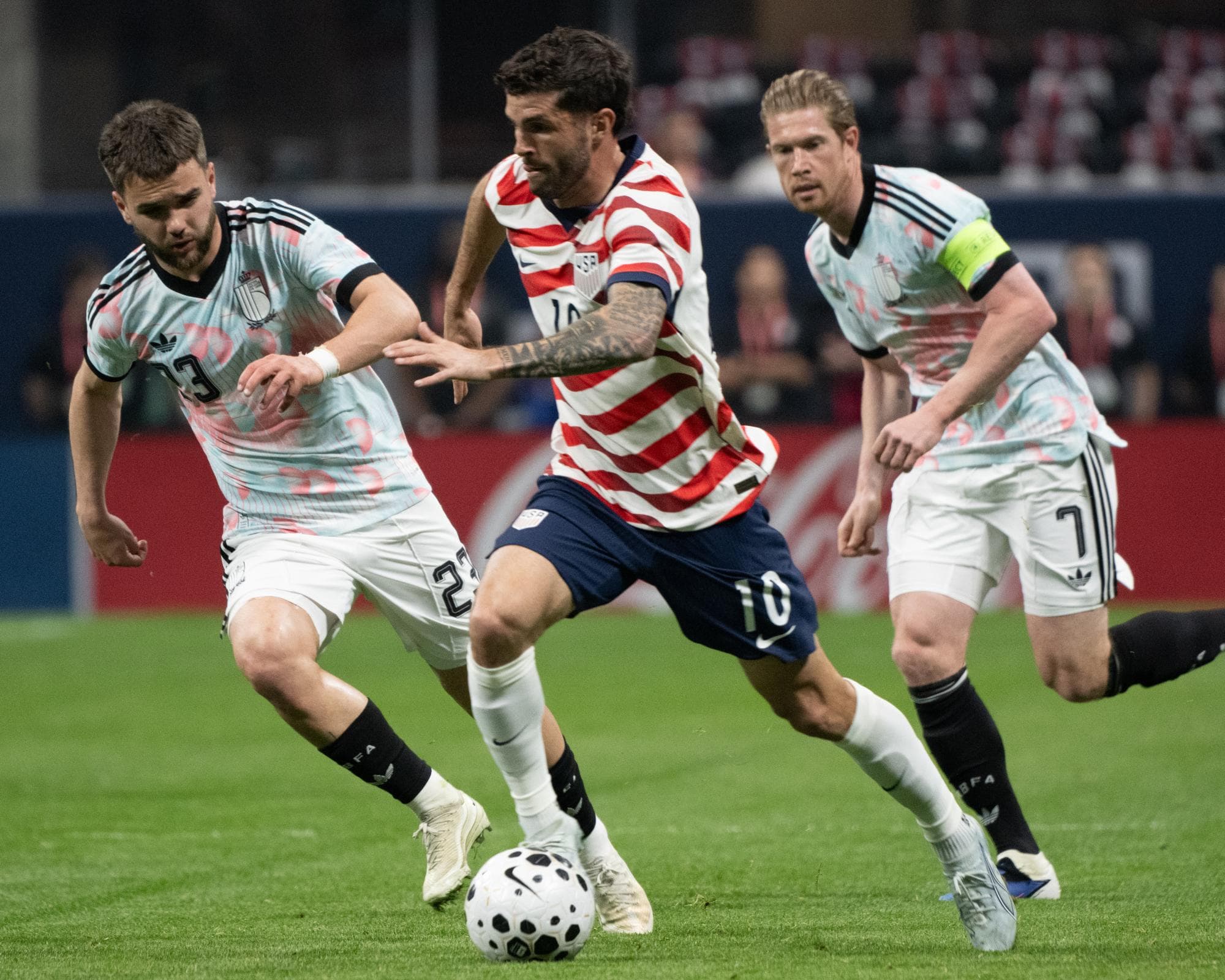 ‘It’s tough’: Light-on-light kit matchup, hydration breaks add strange wrinkles to USMNT loss