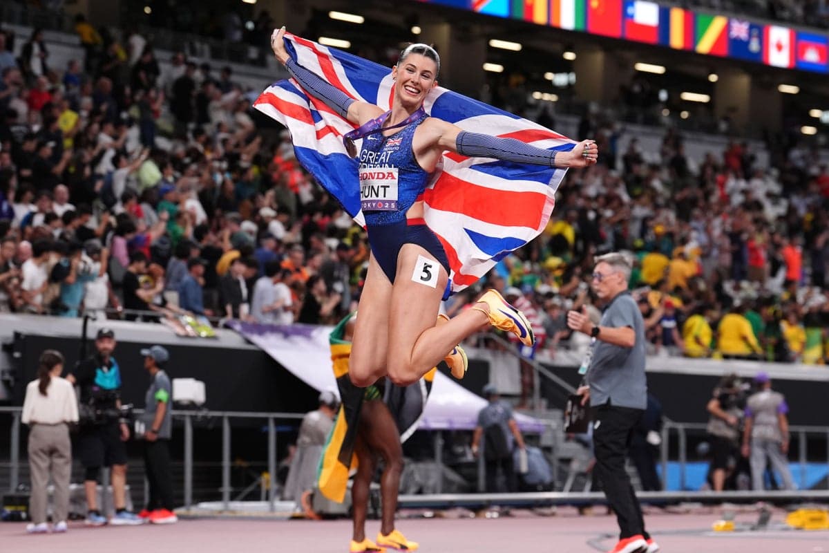 British champ Amy Hunt lights up track & field, thrashing legend Keely Hodgkinson