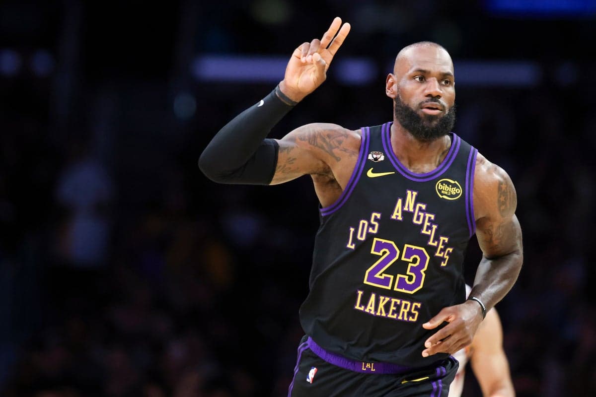LeBron James hits NBA milestone as LA Lakers crush Suns