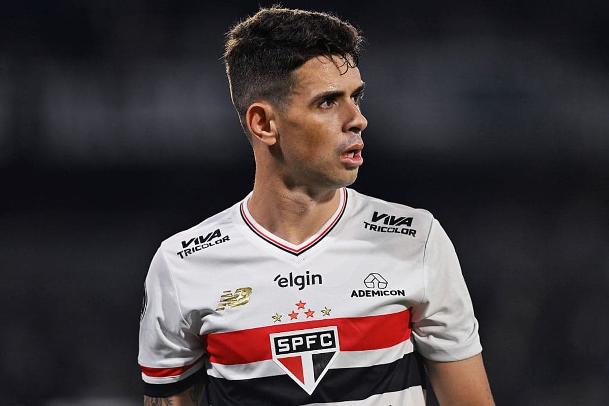 Former Chelsea midfielder Oscar retires after heart issues