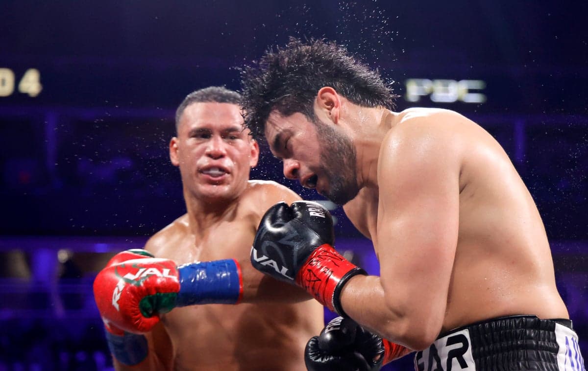 David Benavidez dismantles Zurdo Ramirez with stunning combination to win more gold