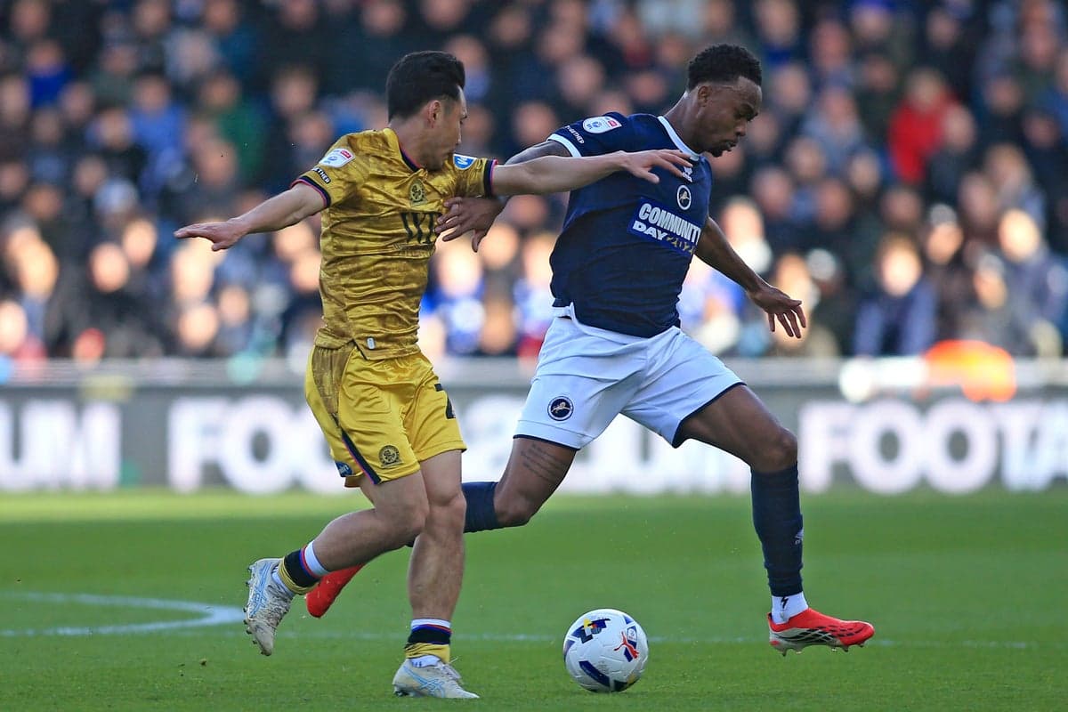 Millwall Star Challenges Coach in Sizzling Slap Race Clash!
