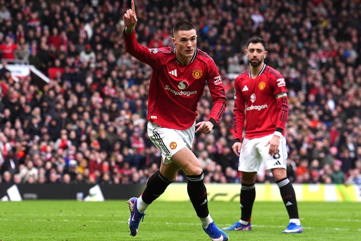 Challenge Climb for Manchester United Near Champions League Peak!