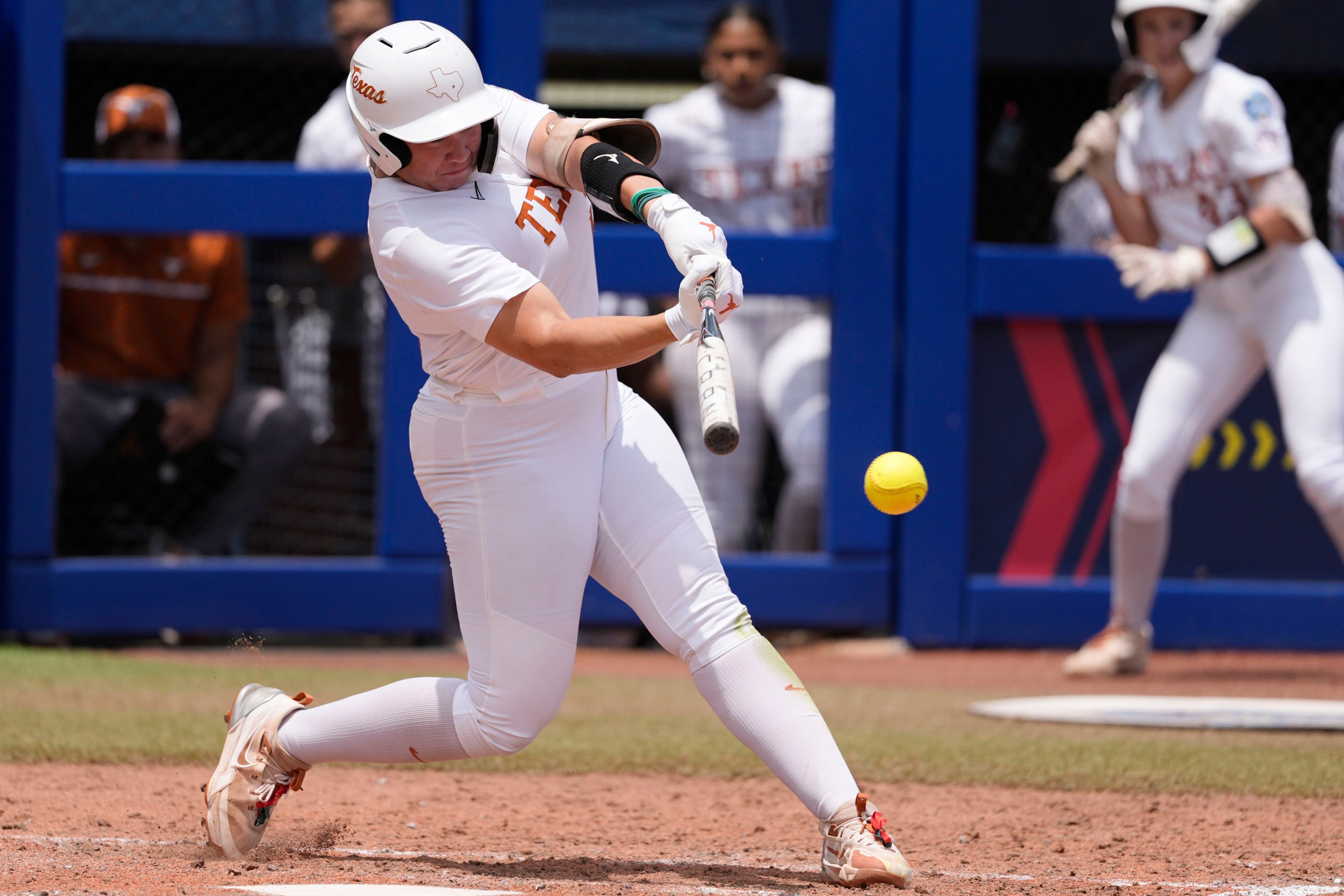 OU softball falls to Katie Stewart, Texas in extra innings of SEC series finale