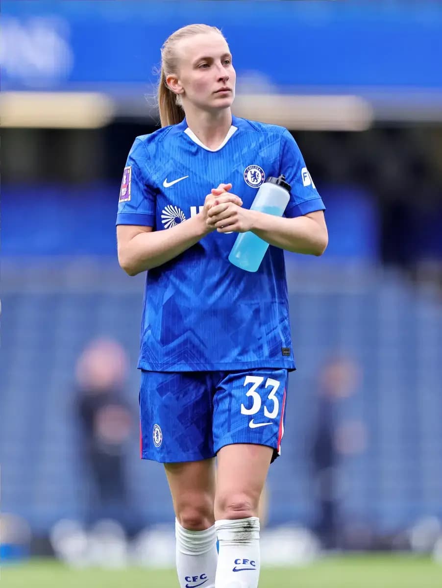 Aggie Beever-Jones: Man United Women make move for Chelsea star