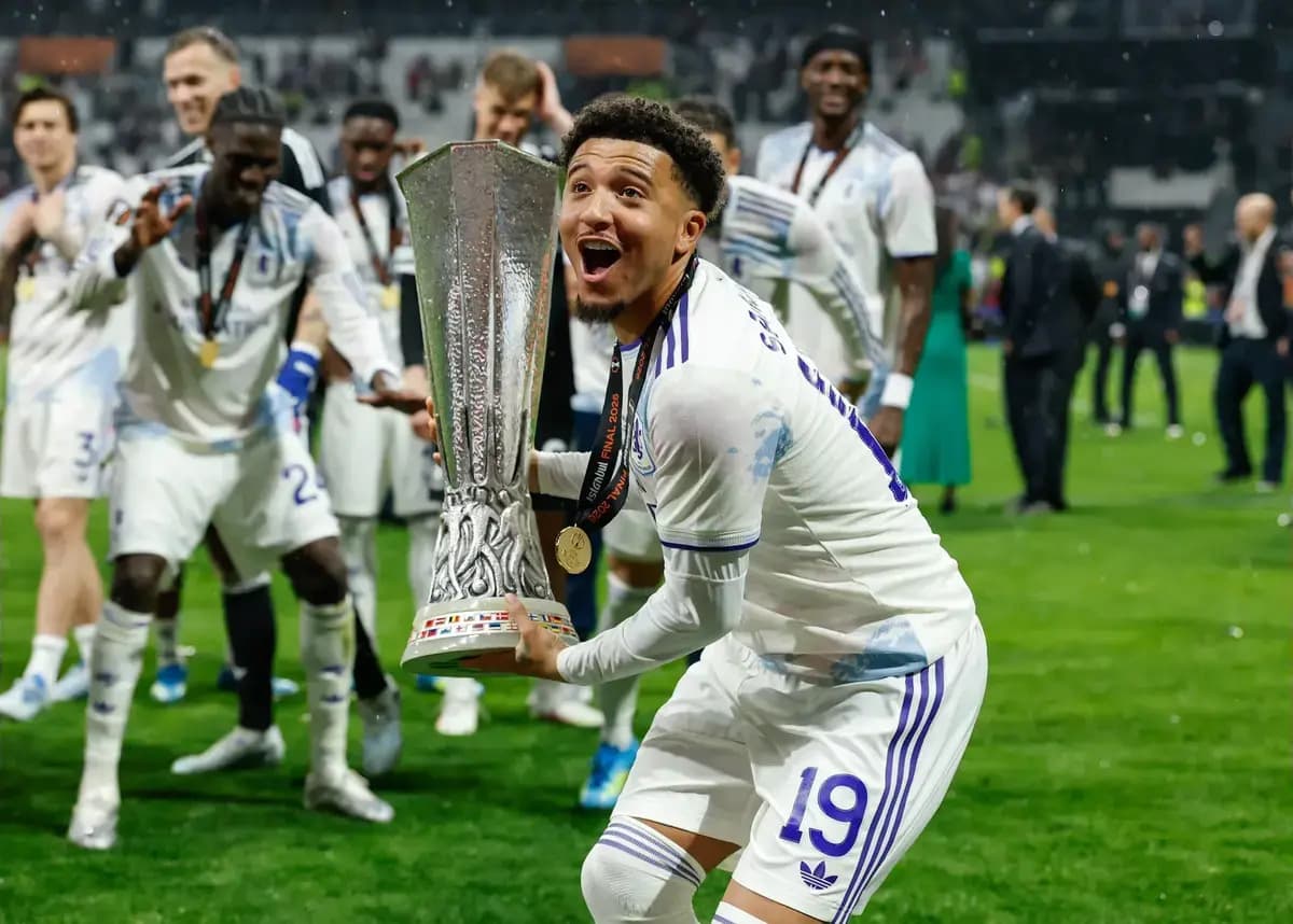 Jadon Sancho: Man United loanee lands impressive trophy