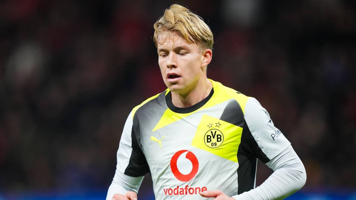 Daniel Svensson: Man United eye shock raid for Dortmund defender