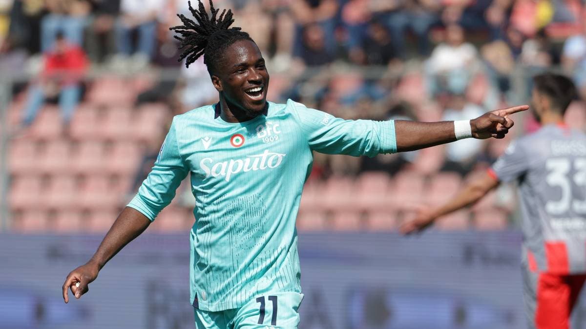 Jonathan Rowe: Man United rival Chelsea for Bologna winger