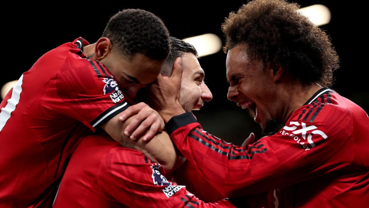 Joshua Zirkzee: Napoli shift stance on move for modern-day Berbatov