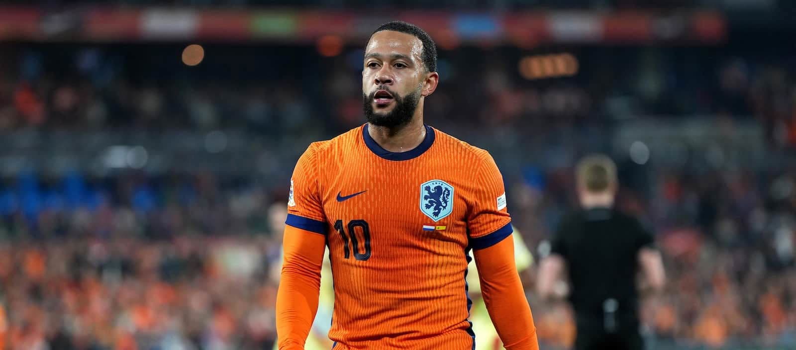 Memphis Depay: Former Manchester United man told off for using his phone during Corinthians game