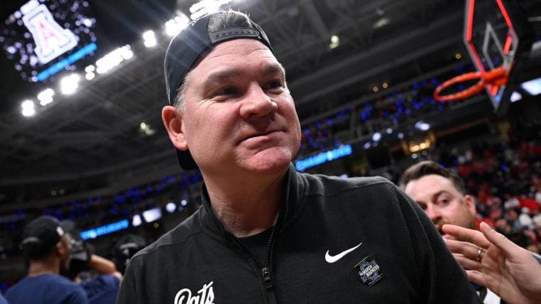 Tommy Lloyd pays tribute to a late Arizona great following Elite Eight win