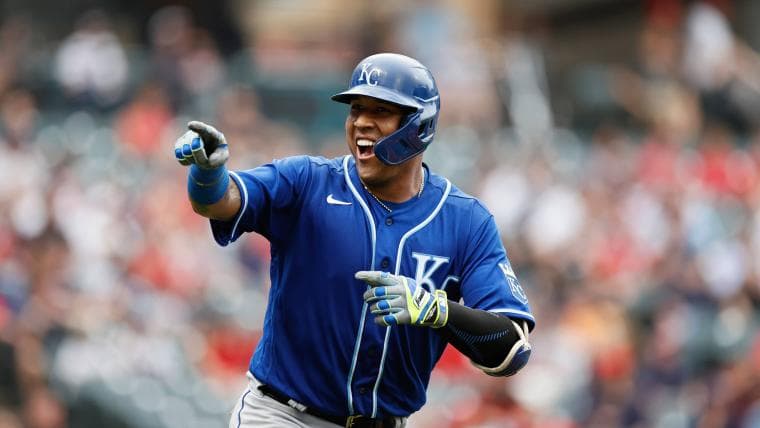 Royals' legend Salvador Perez schools umpire with persistent ABS challenges