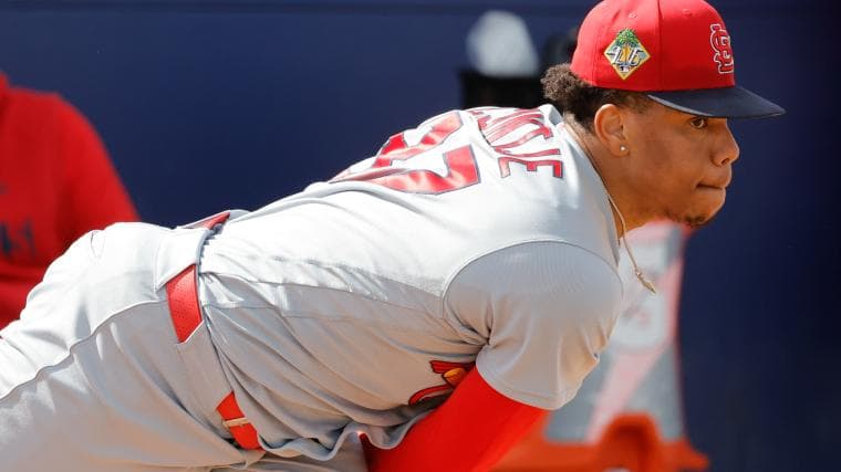 Cardinals' switch-pitching phenom Jurrangelo Cijntje shows off rare talent in season debut