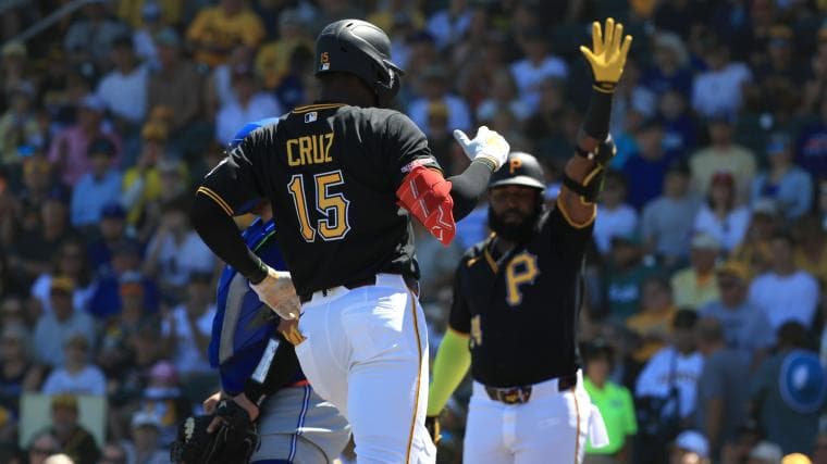 Does Pittsburgh Pirates’ Oneil Cruz possess instincts to play center field?