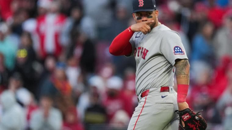 Red Sox's Willson Contreras threatens Brewers with violence after 24 HBPs