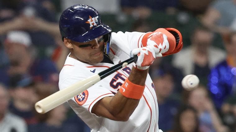 Astros’ Cam Smith swings three times, still walks in bizarre MLB moment