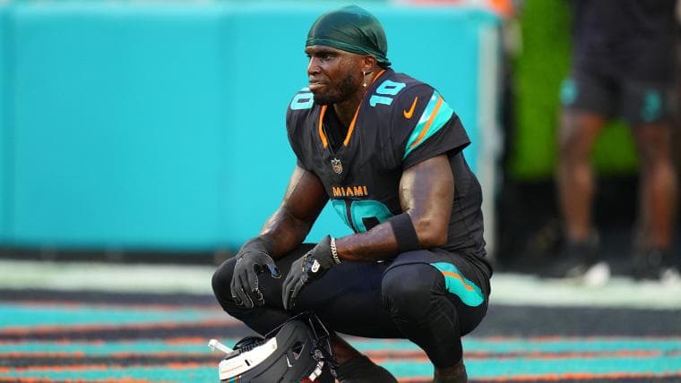 Why Dolphins' Tyreek Hill is still a free agent amid Chiefs rumors