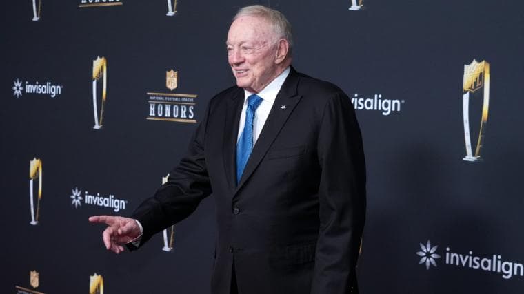 Dallas Cowboys press conference welcomes unexpected surprise visitor