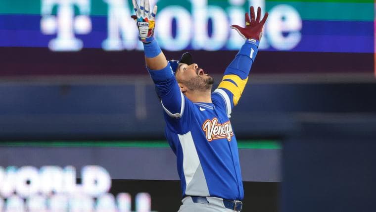 Eugenio Suarez's 20-game batting streak secures Cincinnati Reds' World Series victory!