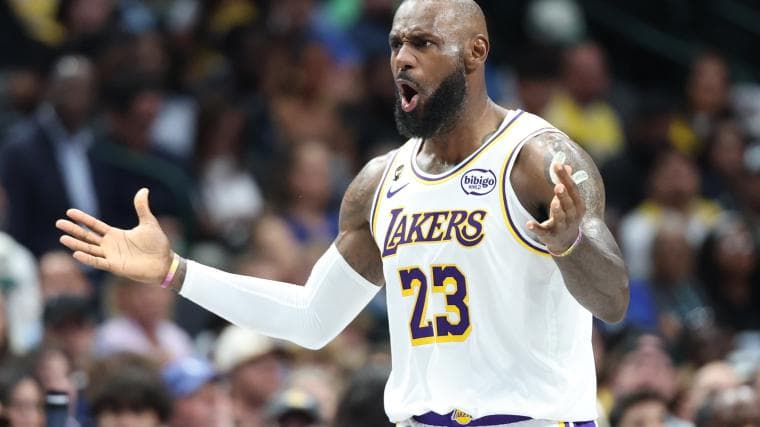 Lakers' LeBron James criticizes son Bronny mid-game vs. Mavericks
