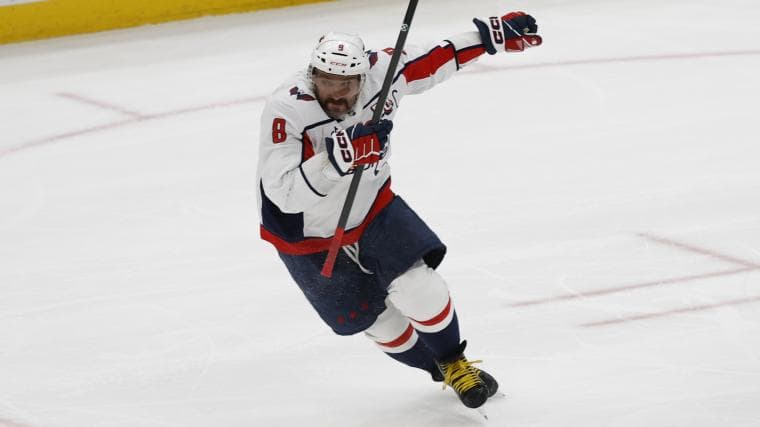 Capitals' Alex Ovechkin doesn't appear to have Evgeni Malkin's problem