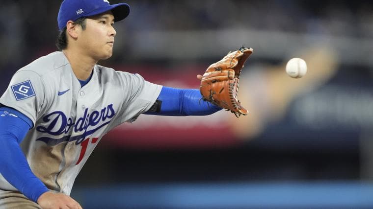 Dodgers’ Shohei Ohtani pitching plan won’t change despite him being hit by a pitch on his shoulder
