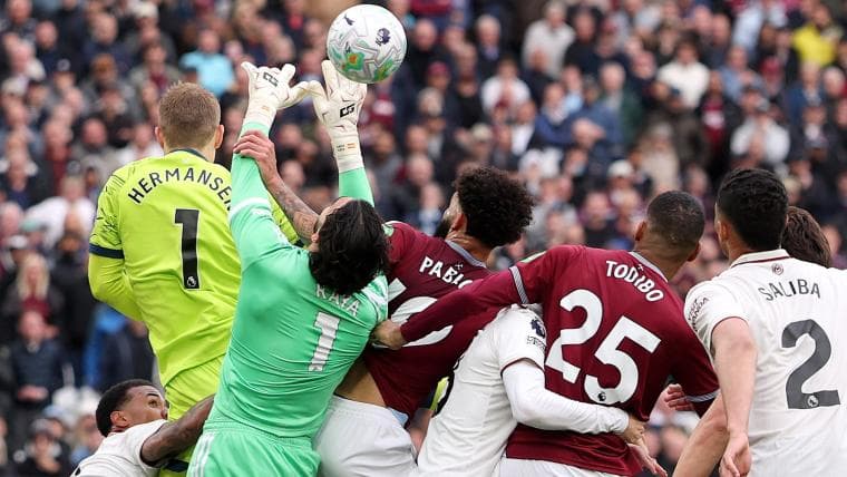 Why was West Ham goal disallowed vs. Arsenal? David Raya incident explained as VAR saves Gunners