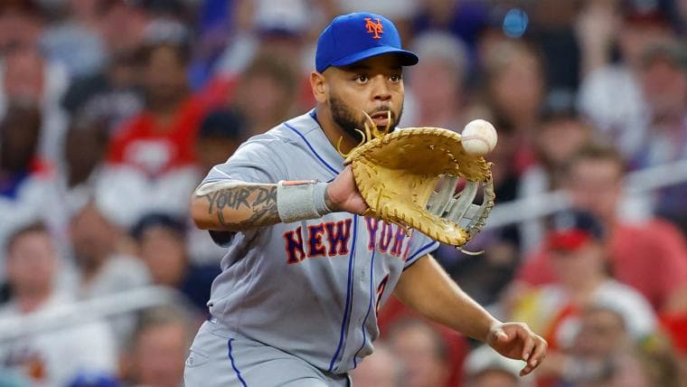 Braves' Dominic Smith makes MLB history with emotional, unforgettable walk-off grand slam