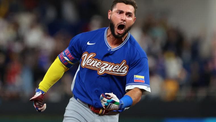 Abreu Lights Up Series for Red Sox in Venezuela!