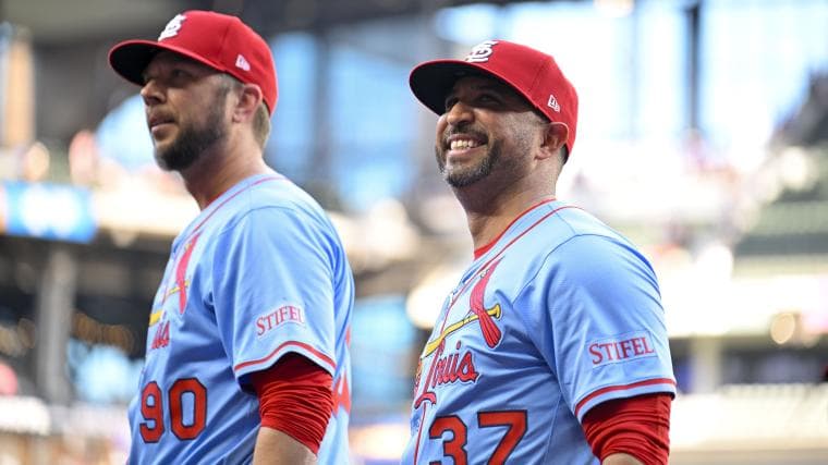 Cardinals manager Oli Marmol turns viral shirtless fan moment into unforgettable Busch Stadium scene