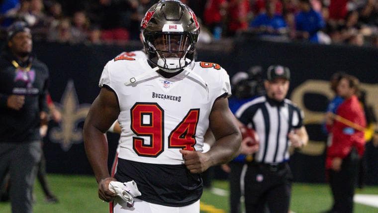 Buccaneers signal long-term faith in defensive anchor