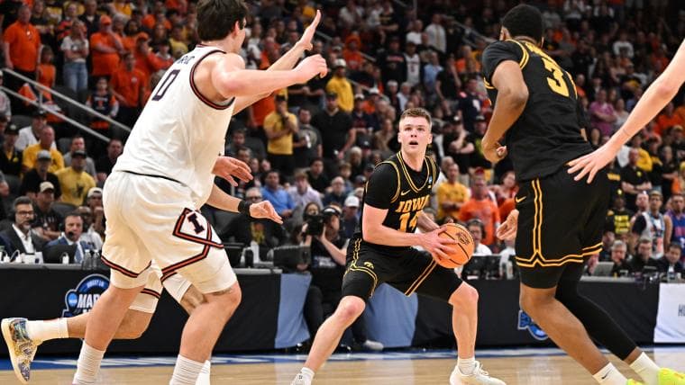 Bennett Stirtz stats today: Iowa senior gets red hot in Elite Eight game vs. Illinois