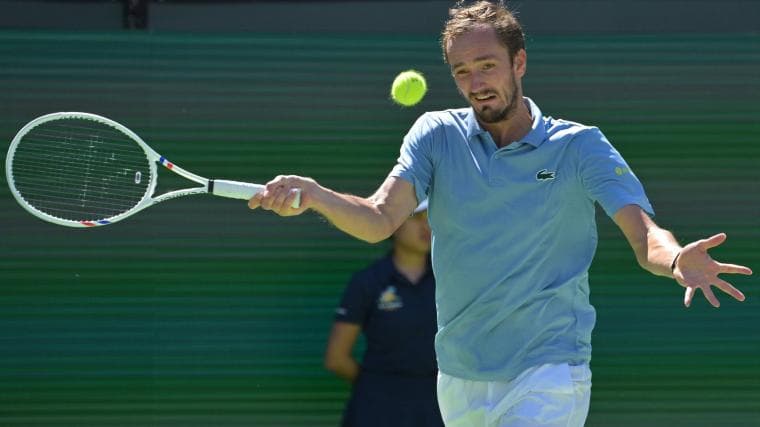 Daniil Medvedev fined after smashing racket in all-time meltdown at Monte Carlo