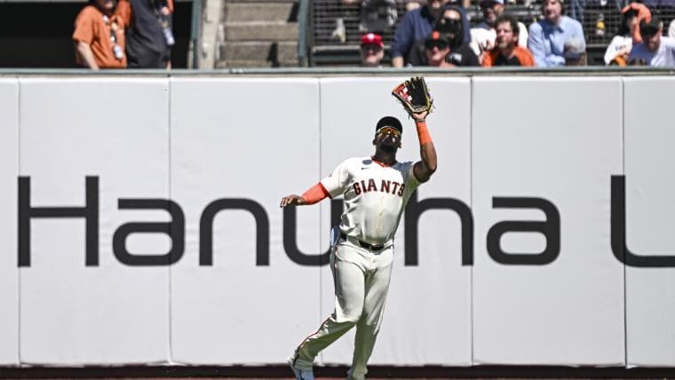 Giants lose slugging outfielder to contract in Japan