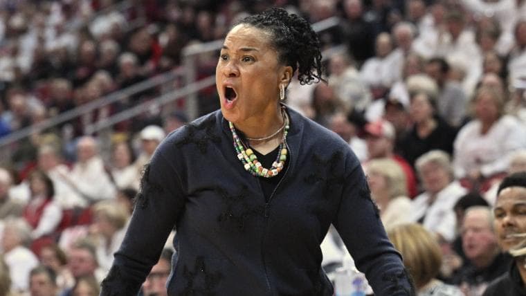 What Dawn Staley said after tensions flare with Geno Auriemma