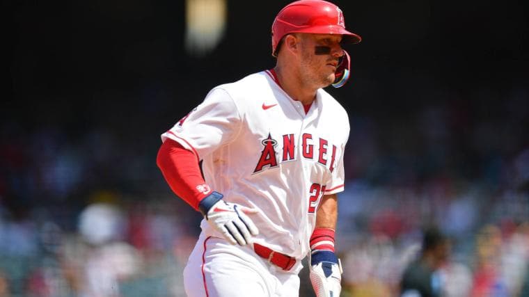 Mike Trout injury update: Angels outfielder leaves game vs. Mariners after HBP