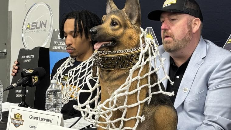 Kansas Raps It Out in Elite Madness Dunk Derby!