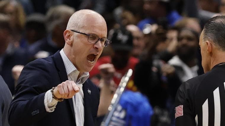 Dan Hurley clears the air on viral referee moment in UConn-Duke game