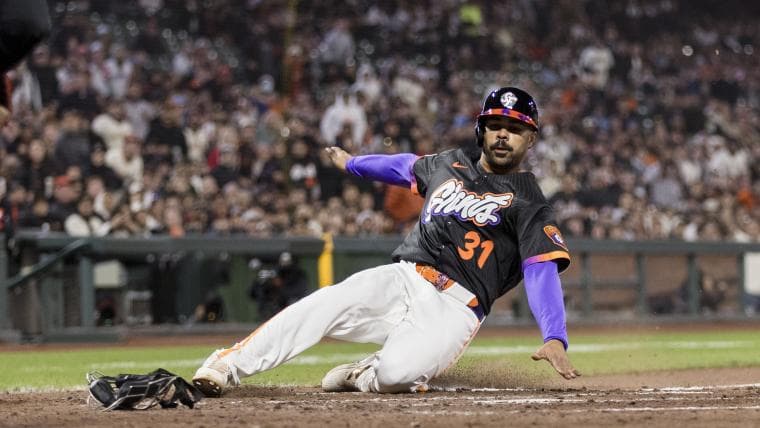 White Sox release ex-Giants first baseman who hit .250 in Spring Training